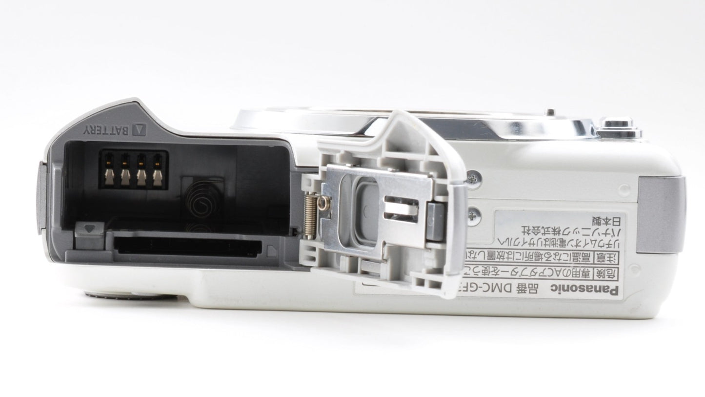 Panasonic LUMIX DMC-GF3 Digital Camera White Body Only Near Mint From Japan 0238