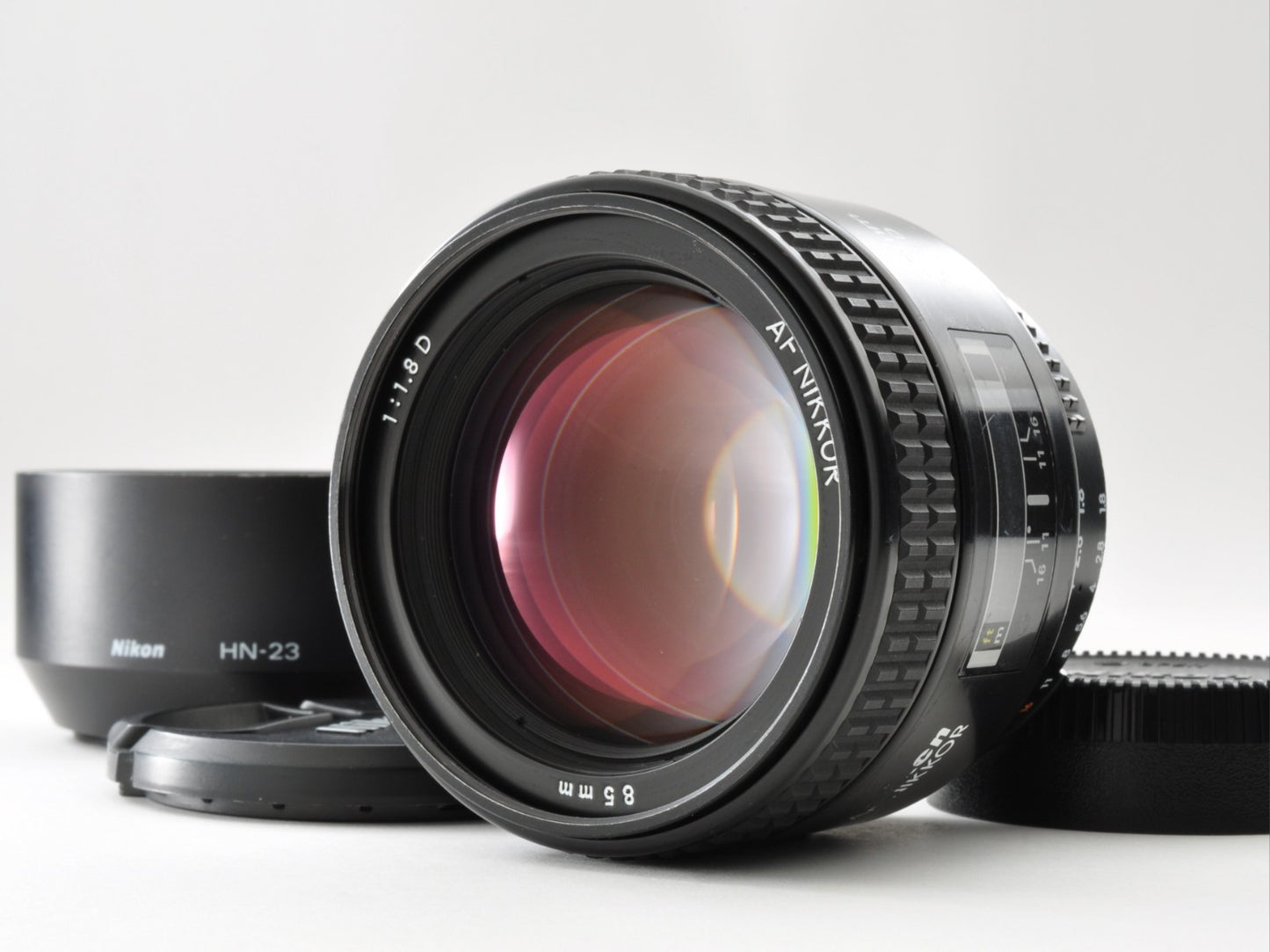 Nikon AF Nikkor 85mm F/1.8 D Portrait Lens w/Hood Excellent+++++ From Japan 0240