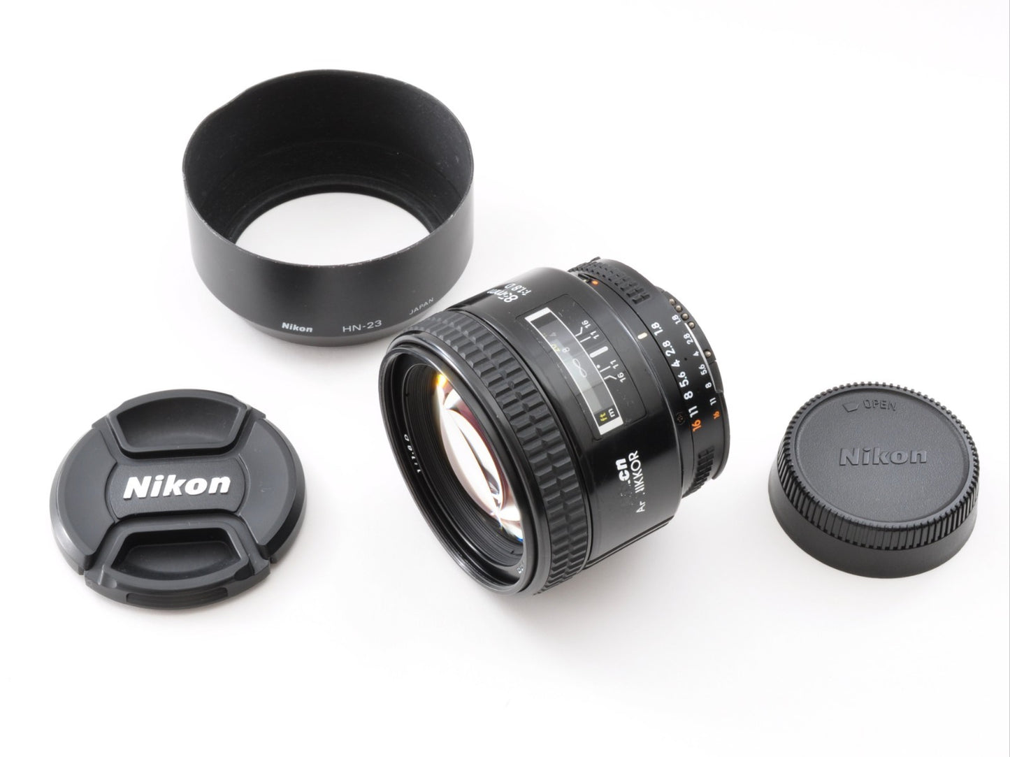 Nikon AF Nikkor 85mm F/1.8 D Portrait Lens w/Hood Excellent+++++ From Japan 0240