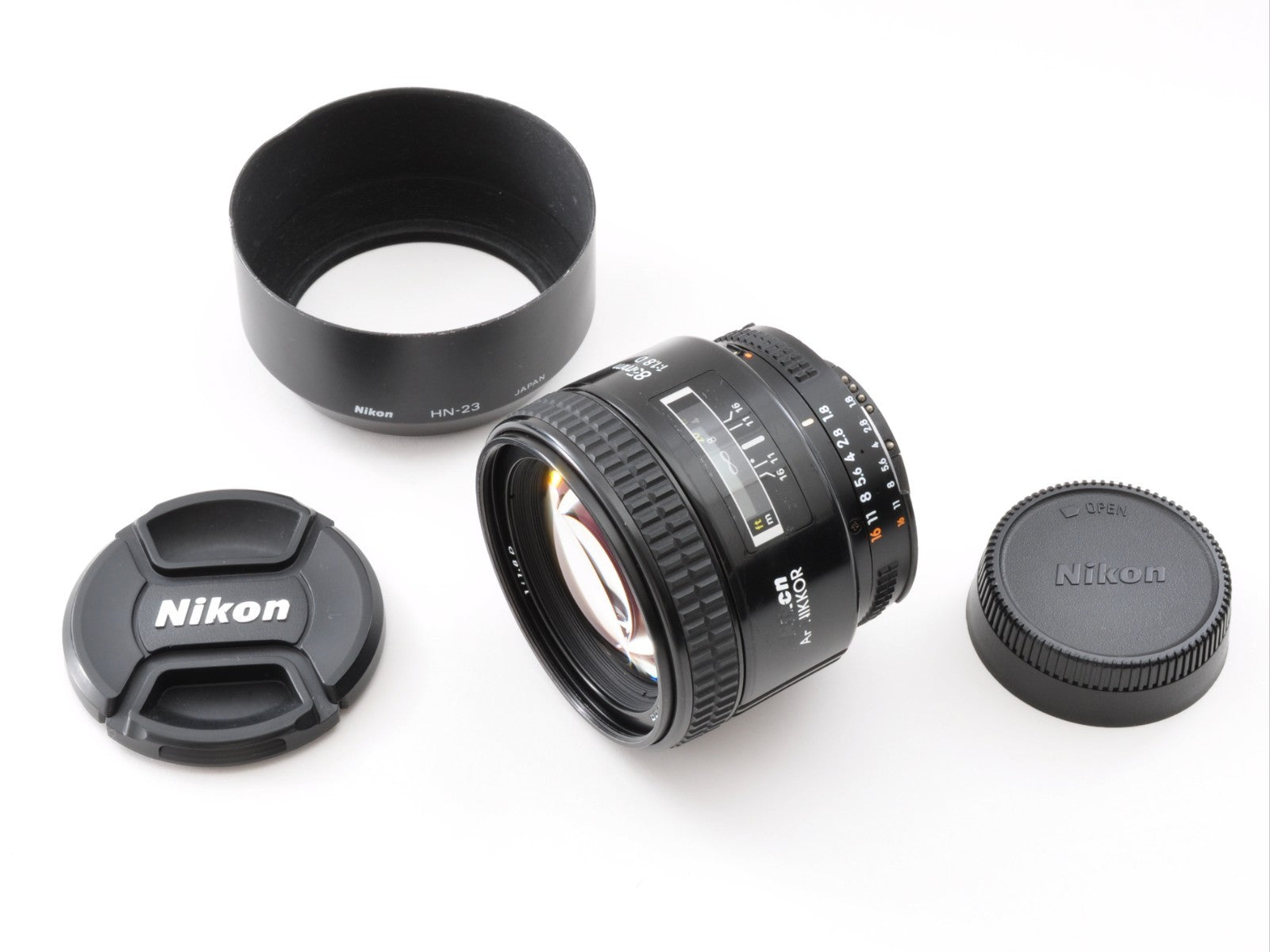 Nikon AF Nikkor 85mm F/1.8 D Portrait Lens w/Hood Excellent+++++ From Japan 0240