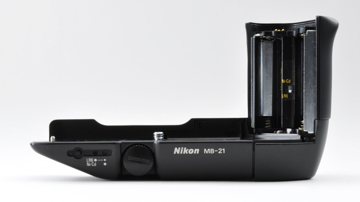 Nikon F4S MB-21 35mm Film Camera AF 70-210mm F/4-5.6 NO LEAK Near Mint Japan
