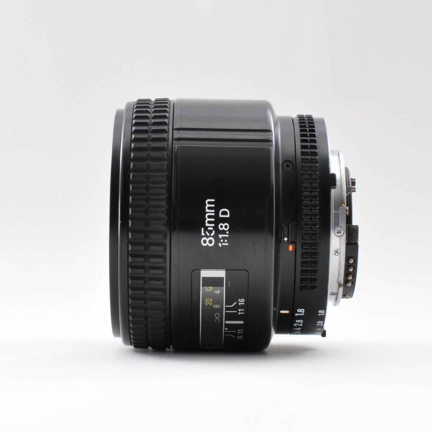 Nikon AF Nikkor 85mm F/1.8 D Portrait Lens w/Hood Excellent+++++ From Japan 0240