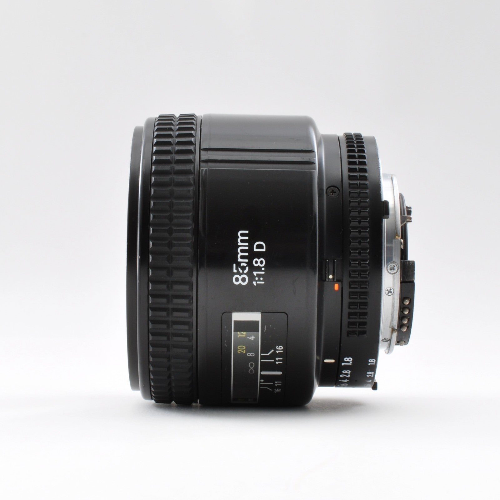 Nikon AF Nikkor 85mm F/1.8 D Portrait Lens w/Hood Excellent+++++ From Japan 0240