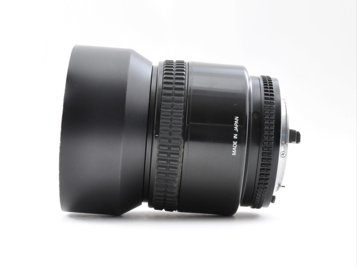 Nikon AF Nikkor 85mm F/1.8 D Portrait Lens w/Hood Excellent+++++ From Japan 0240