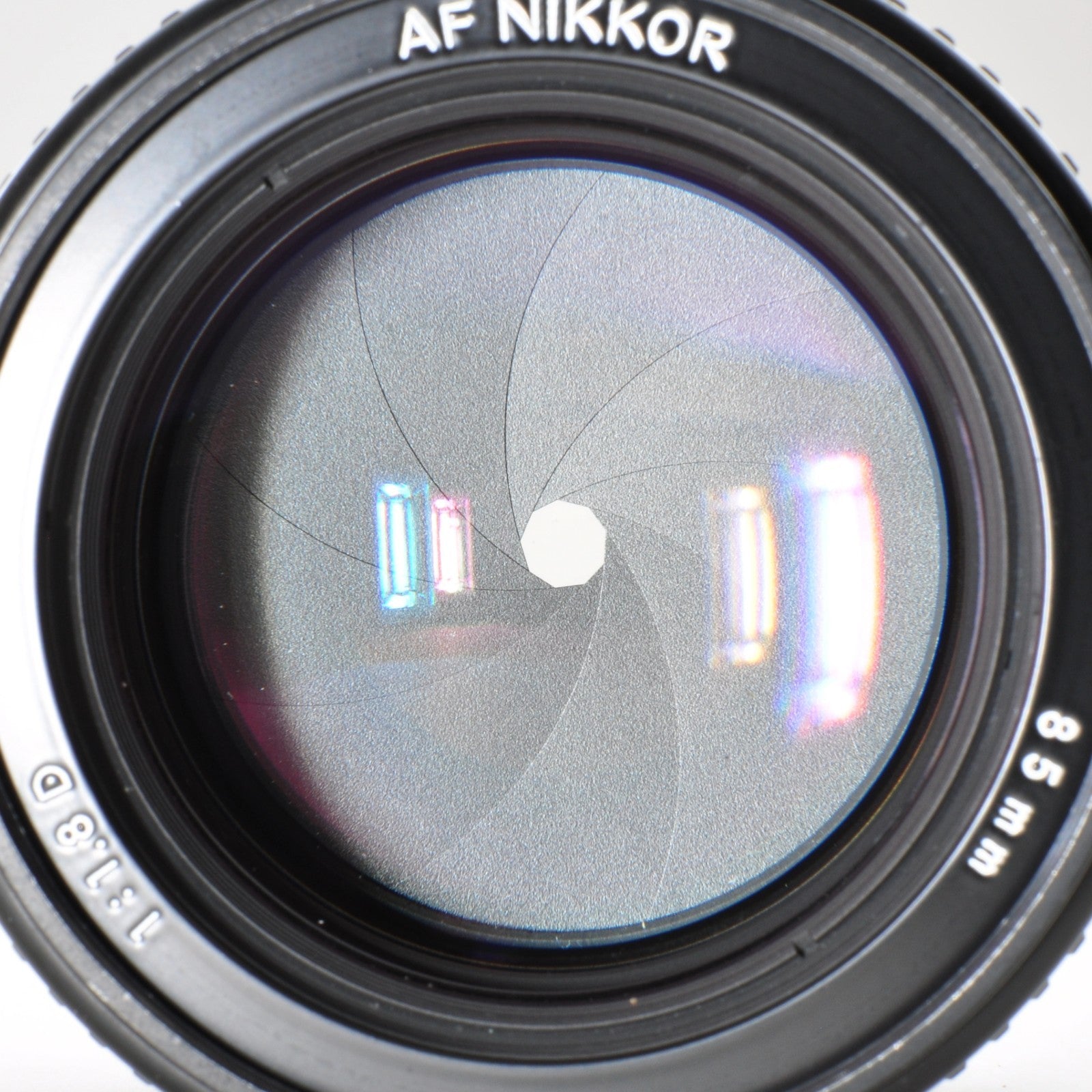 Nikon AF Nikkor 85mm F/1.8 D Portrait Lens w/Hood Excellent+++++ From Japan 0240